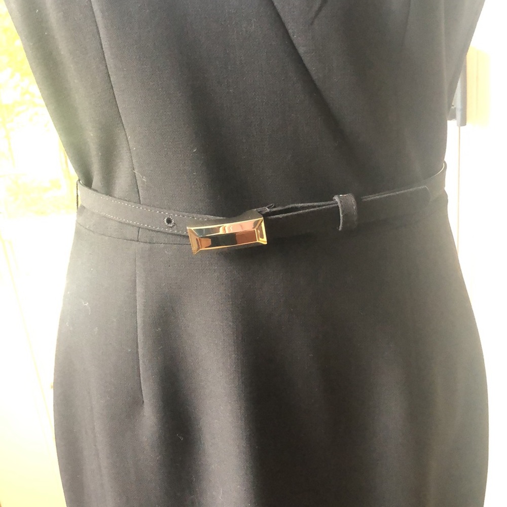 White House Black Market fitted vneck pencil skirt black dress w belt. Size 6. - Picture 5 of 9